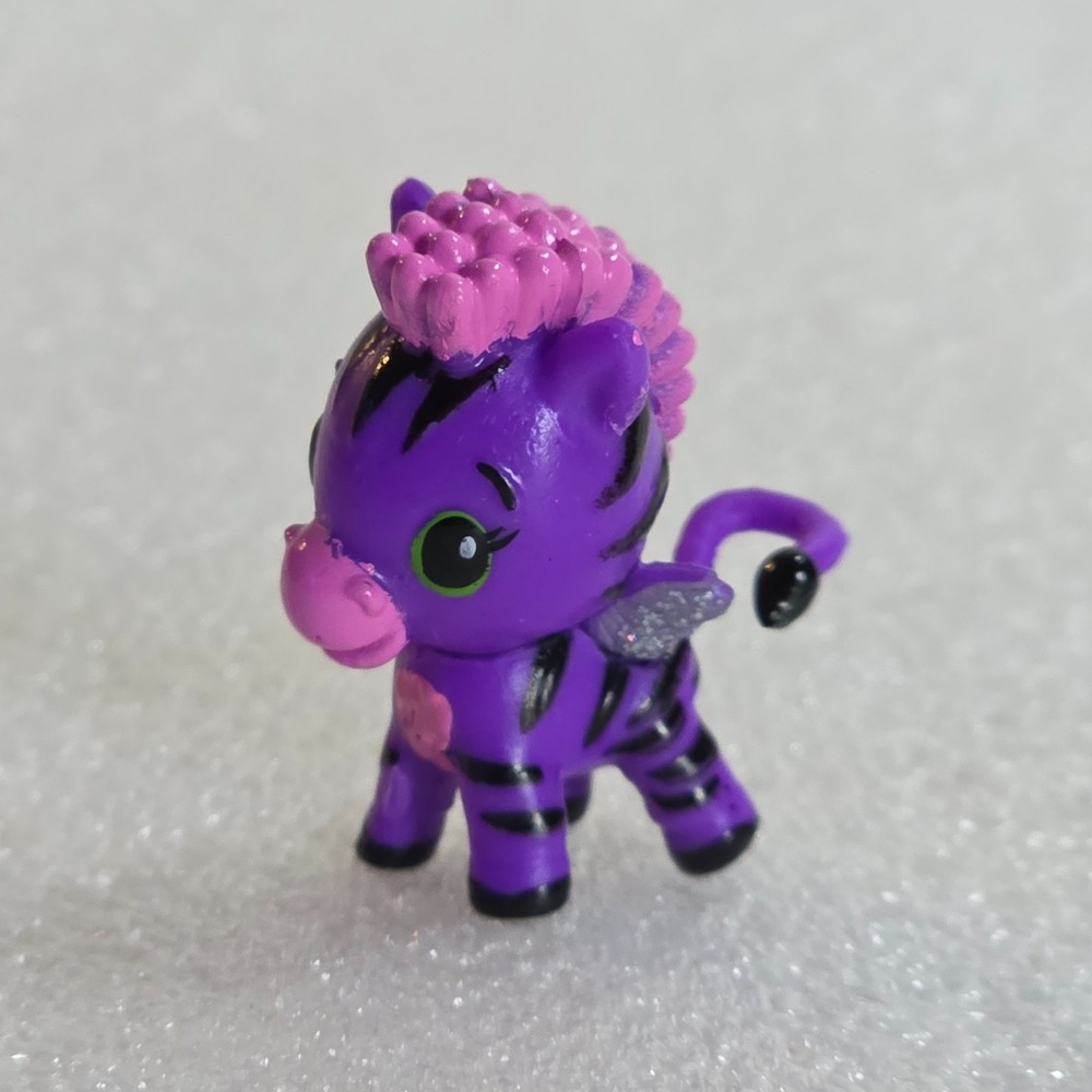 Hatchimals CollEGGtibles ZEBRA ZEBRUSH Purple Pink Black Striped Silver Wings 1"